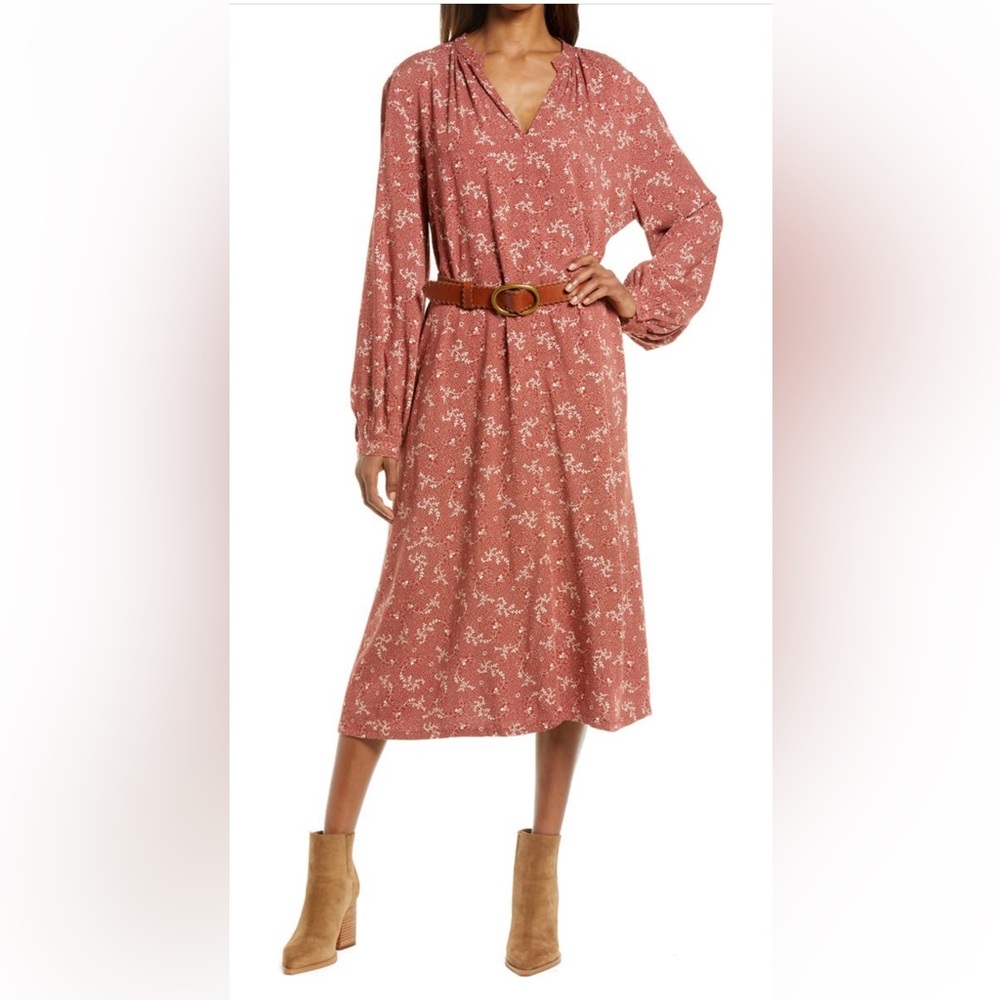 Treasure & Bond
Shirred Long Sleeve
Midi Dress